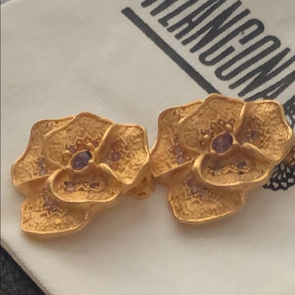 Hattie Carniege Jewelry - 1920’s earrings Hattie Carniege flower antique pioneer elegant high & luxury